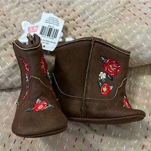 NWT Rising Star Floral Embroidered Faux Leather Boots Size 3 (9-12 Months)